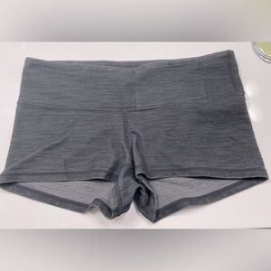 Lululemon spandex mini short in Heathered gray
